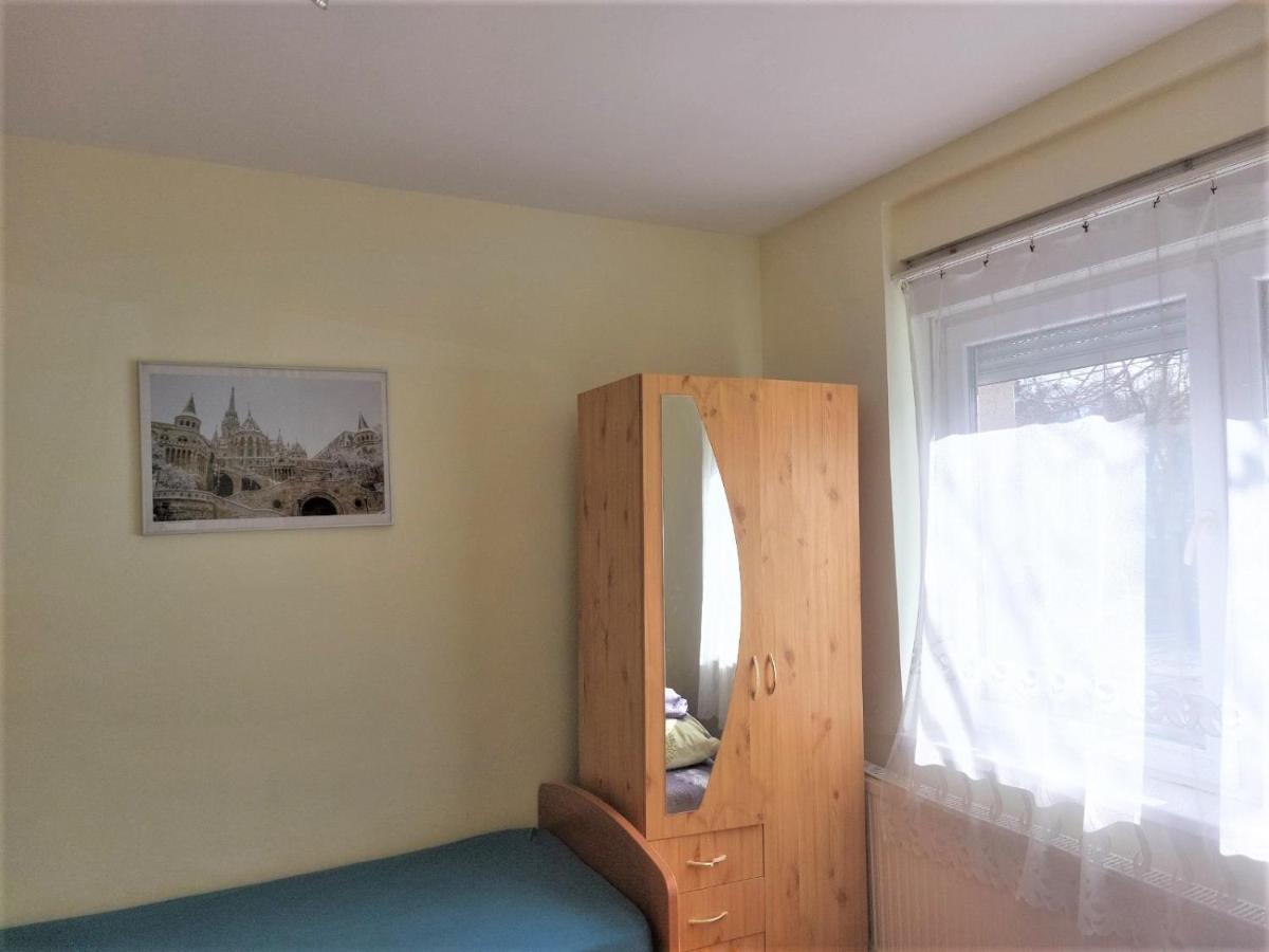 Red Locomotive Apartment บูดาเปสต์ ภายนอก รูปภาพ